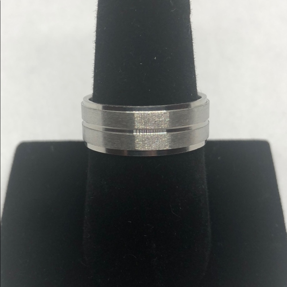 Men’s ring.